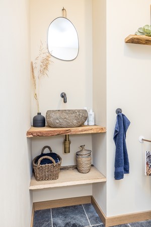 Foto - Verkocht: Unieke karakteristieke instapklare hoekwoning met maar liefst 235 m2 wonen én een vrij uitzicht op het groen in Simpelveld.